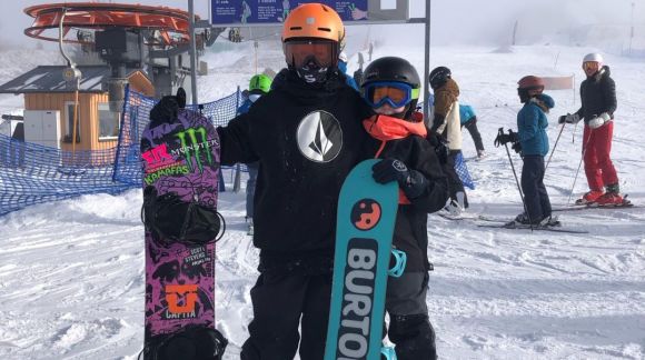 Baggy střihy, funkční bundy a komplet snow gear. Všechno skladem.